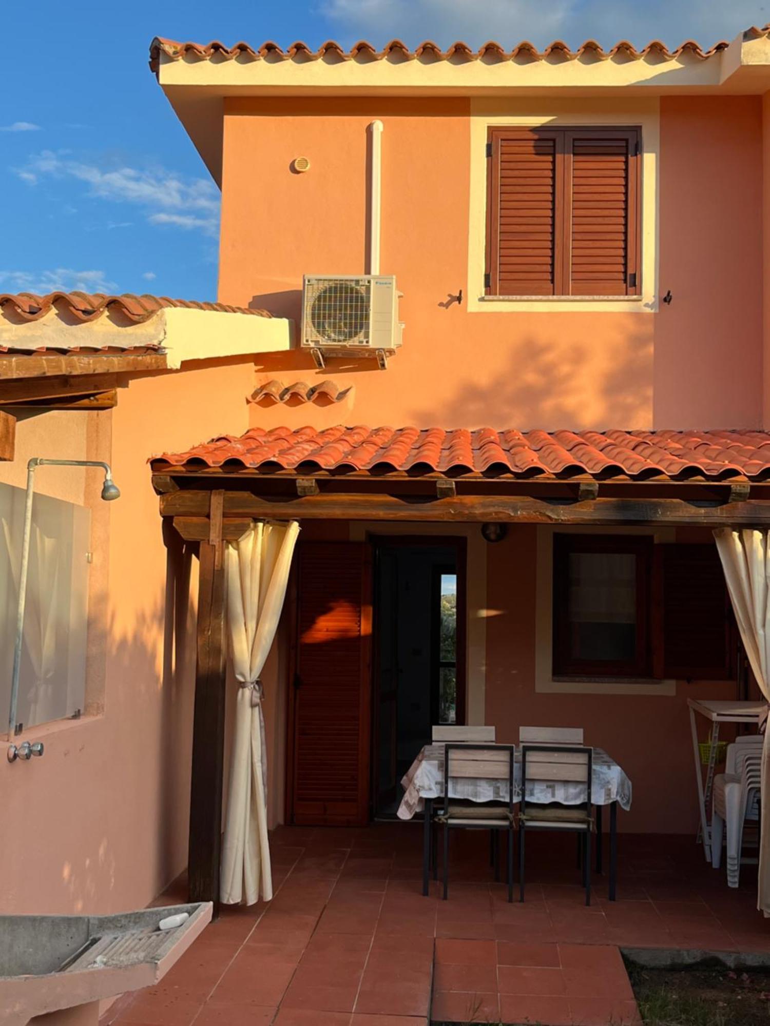 Casa Sviluppata Su Due Piani Con Doppia Veranda E Parcheggio Privato San Teodoro  Luaran gambar