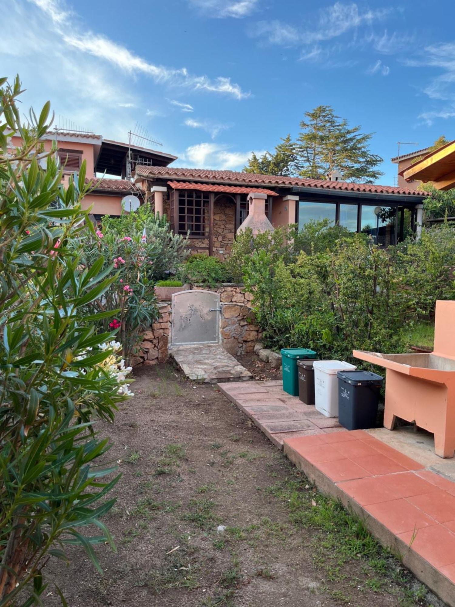 Casa Sviluppata Su Due Piani Con Doppia Veranda E Parcheggio Privato San Teodoro  Luaran gambar