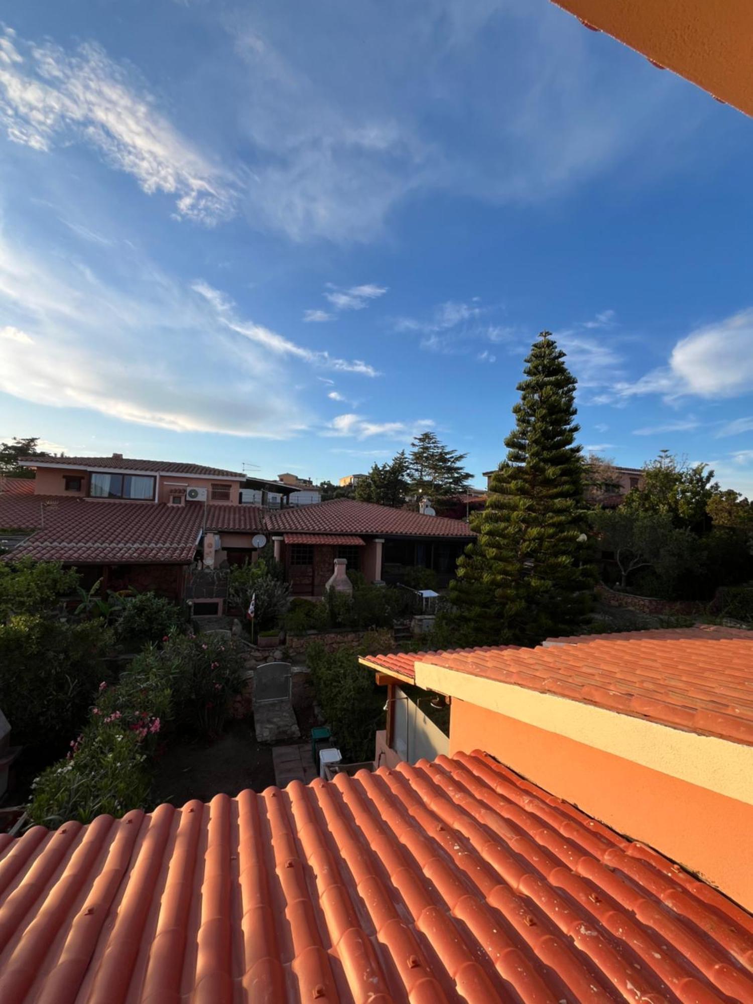 Casa Sviluppata Su Due Piani Con Doppia Veranda E Parcheggio Privato San Teodoro  Luaran gambar
