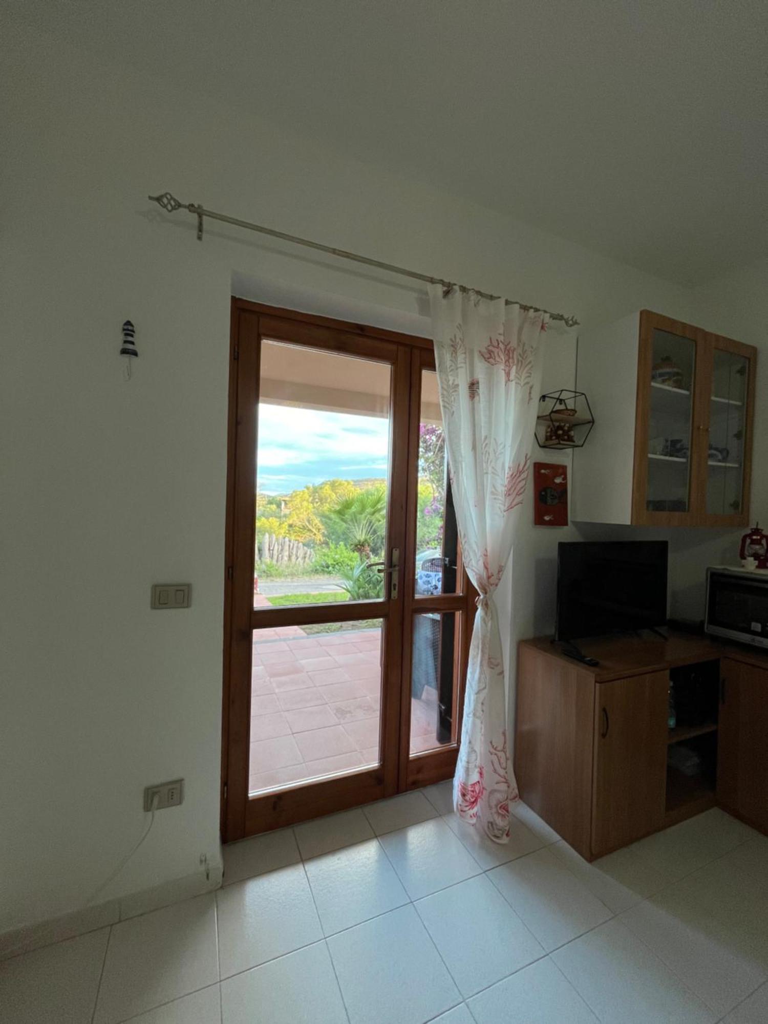 Casa Sviluppata Su Due Piani Con Doppia Veranda E Parcheggio Privato San Teodoro  Luaran gambar