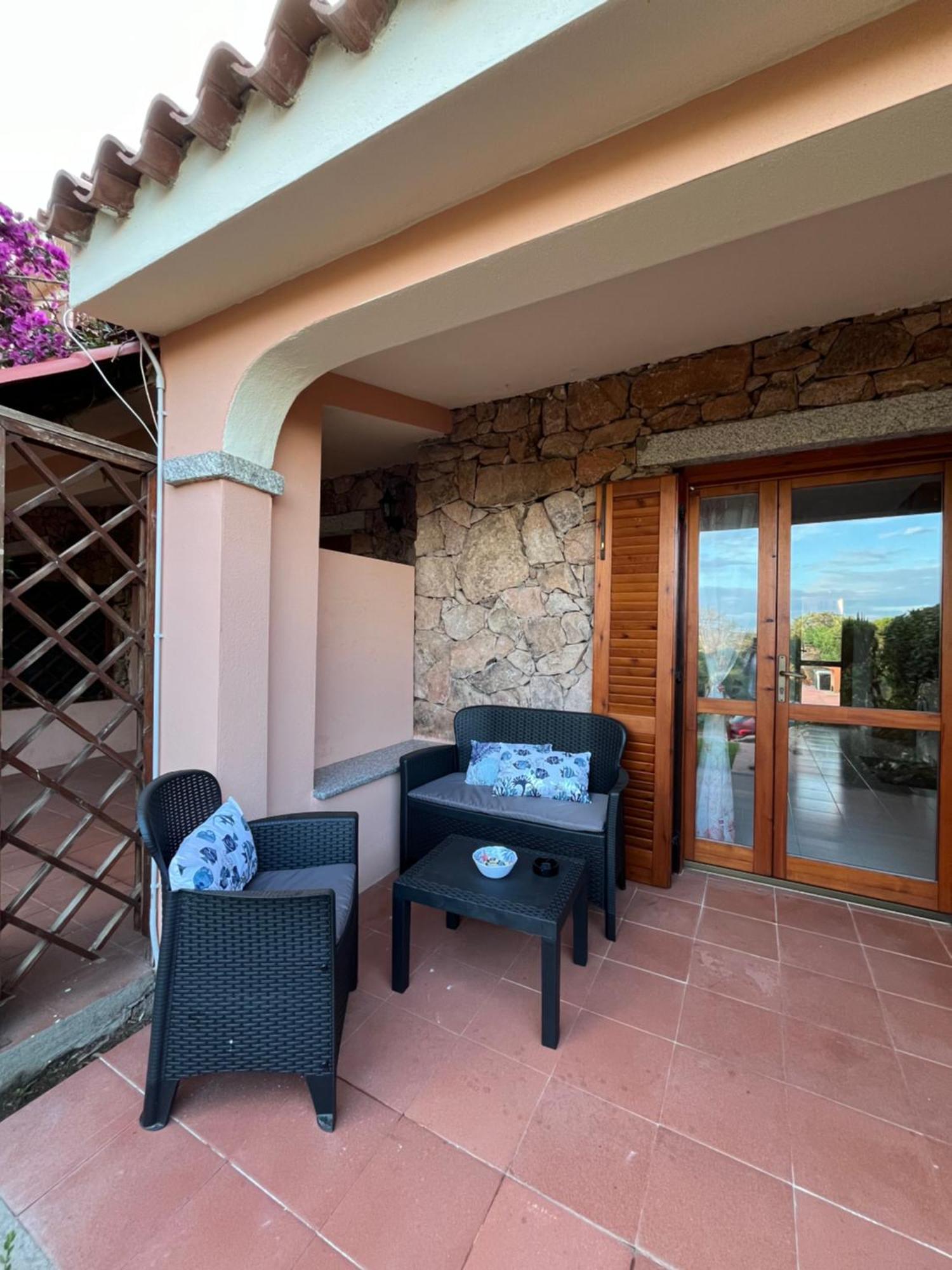 Casa Sviluppata Su Due Piani Con Doppia Veranda E Parcheggio Privato San Teodoro  Luaran gambar