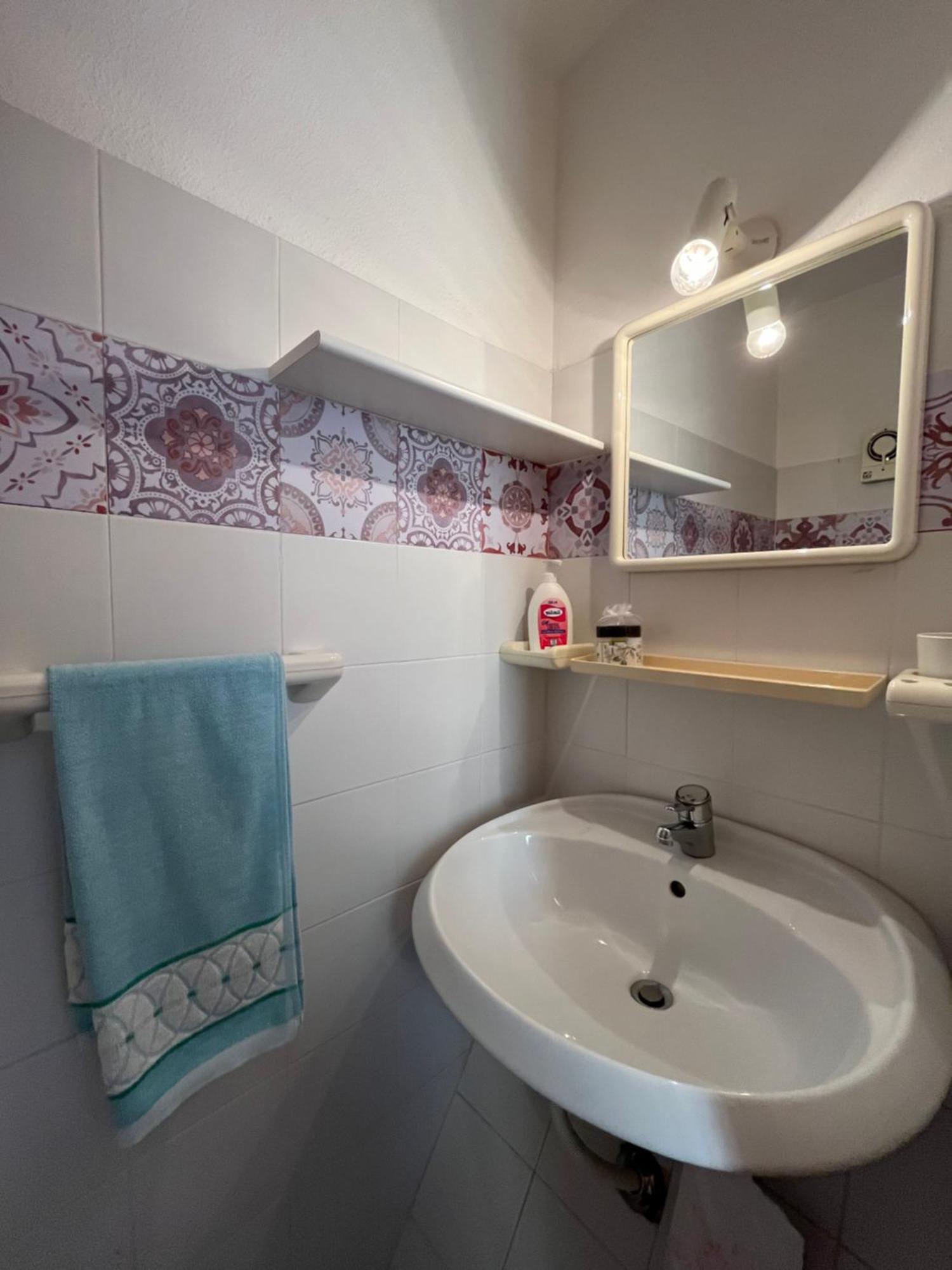 Casa Sviluppata Su Due Piani Con Doppia Veranda E Parcheggio Privato San Teodoro  Luaran gambar