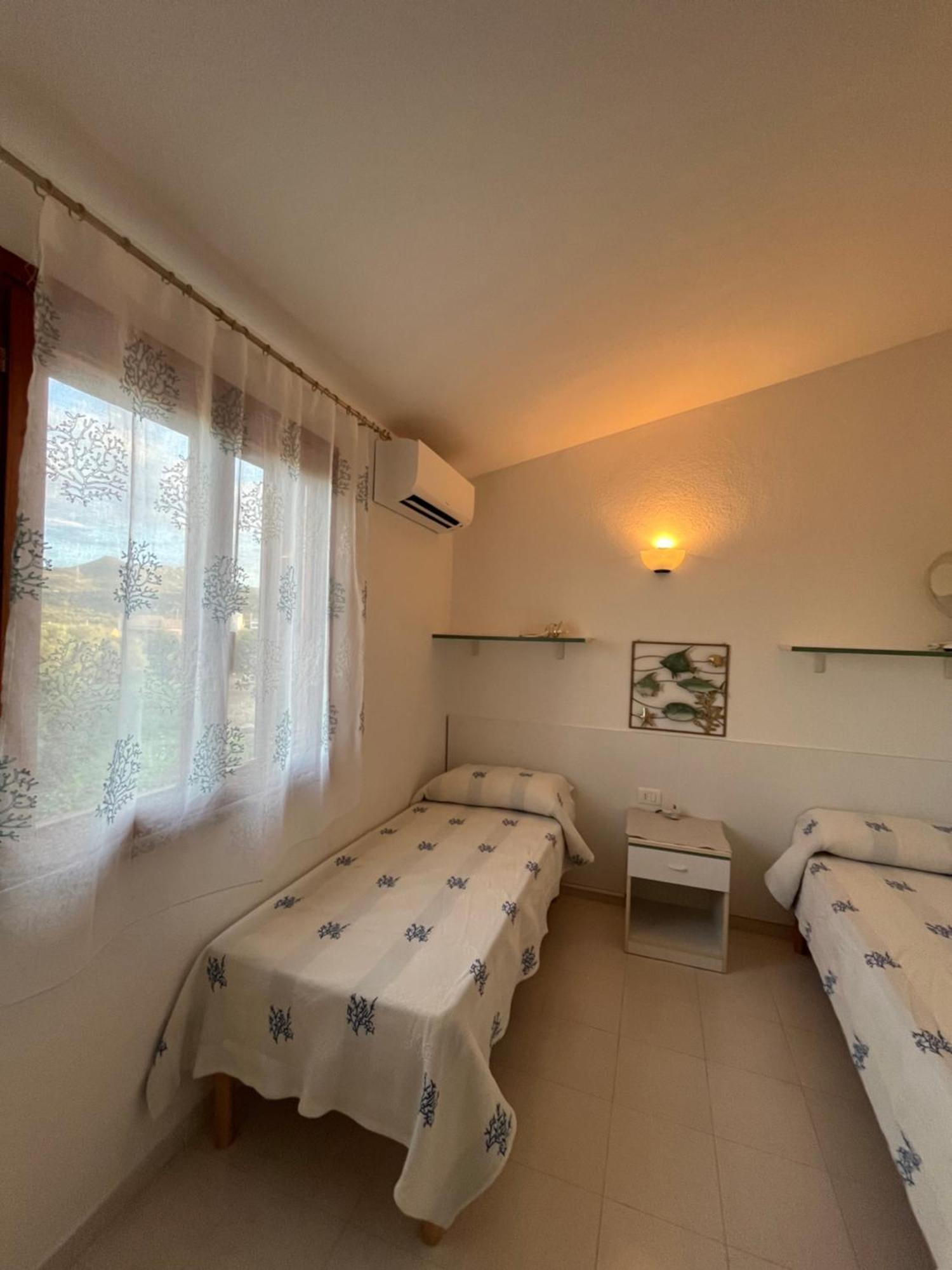 Casa Sviluppata Su Due Piani Con Doppia Veranda E Parcheggio Privato San Teodoro  Luaran gambar