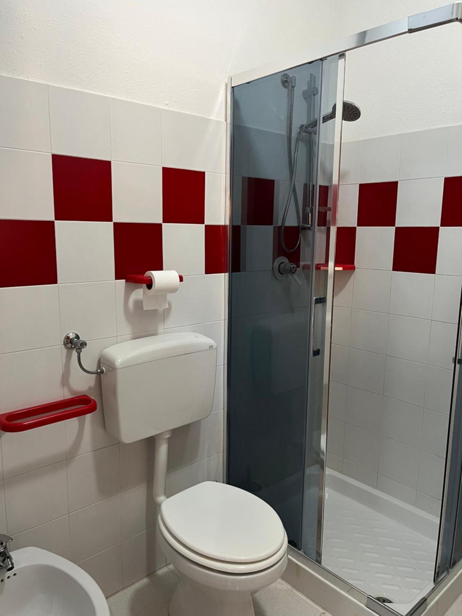 Casa Sviluppata Su Due Piani Con Doppia Veranda E Parcheggio Privato San Teodoro  Luaran gambar