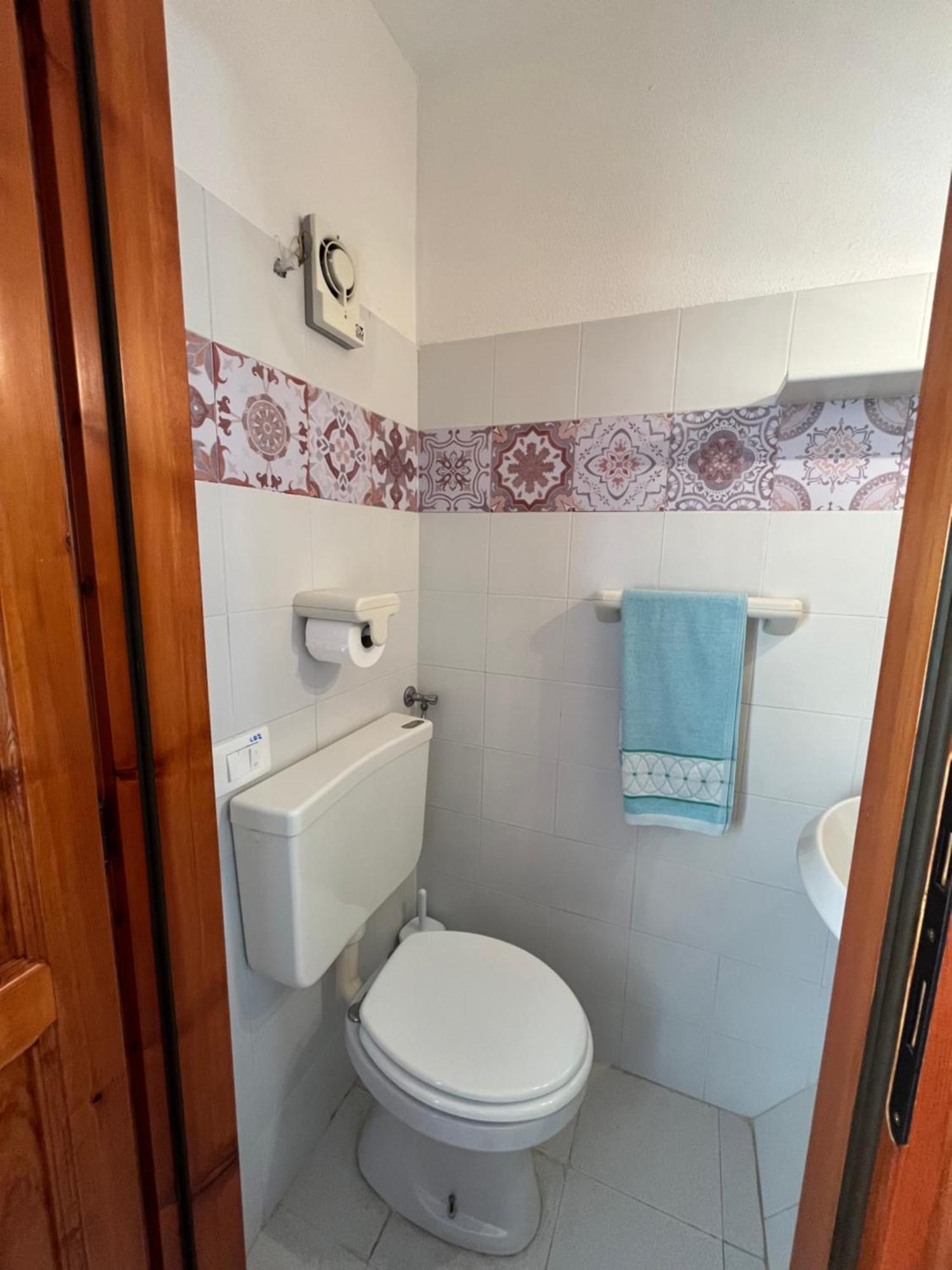 Casa Sviluppata Su Due Piani Con Doppia Veranda E Parcheggio Privato San Teodoro  Luaran gambar