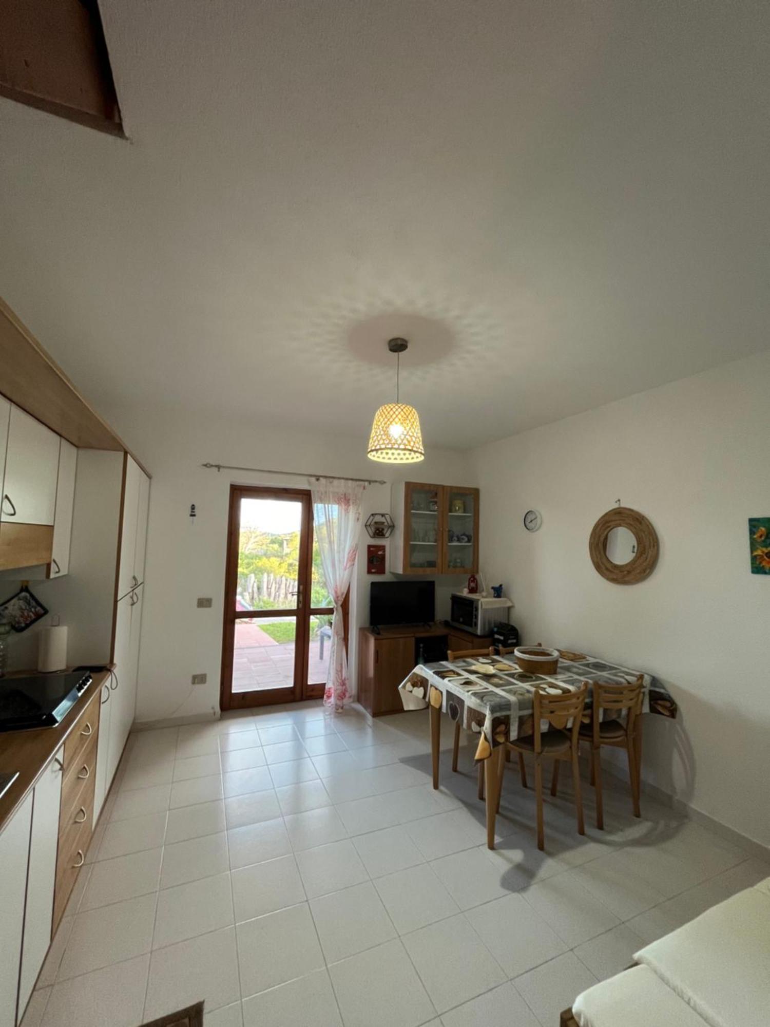 Casa Sviluppata Su Due Piani Con Doppia Veranda E Parcheggio Privato San Teodoro  Luaran gambar