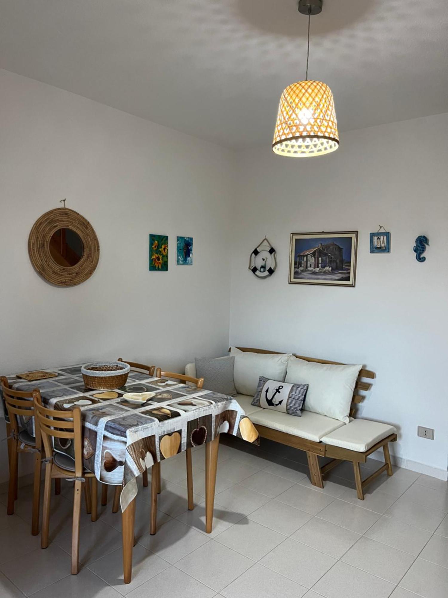 Casa Sviluppata Su Due Piani Con Doppia Veranda E Parcheggio Privato San Teodoro  Luaran gambar