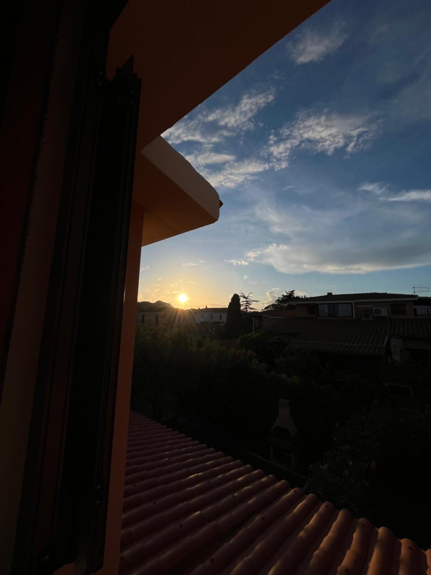 Casa Sviluppata Su Due Piani Con Doppia Veranda E Parcheggio Privato San Teodoro  Luaran gambar