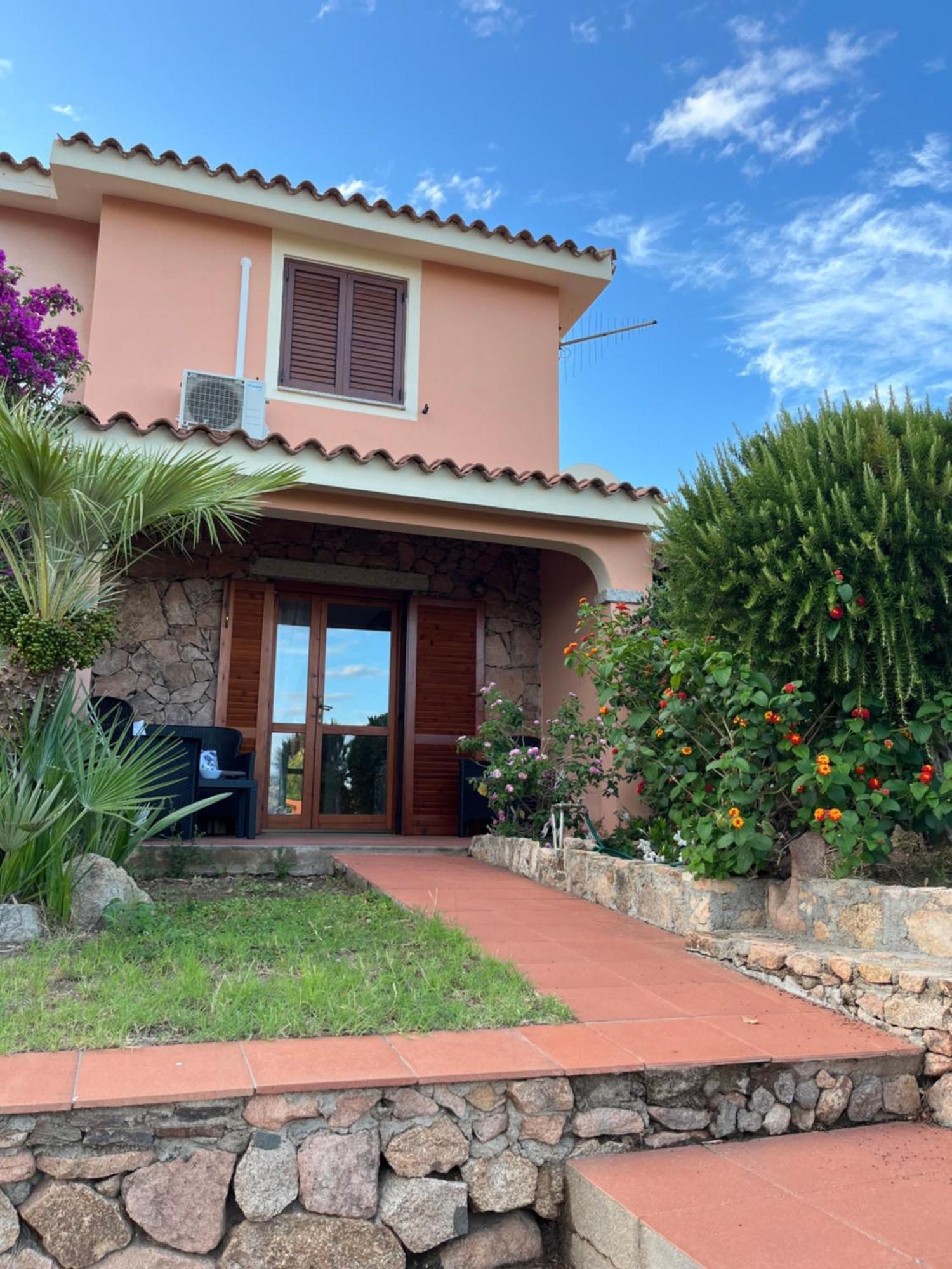 Casa Sviluppata Su Due Piani Con Doppia Veranda E Parcheggio Privato San Teodoro  Luaran gambar
